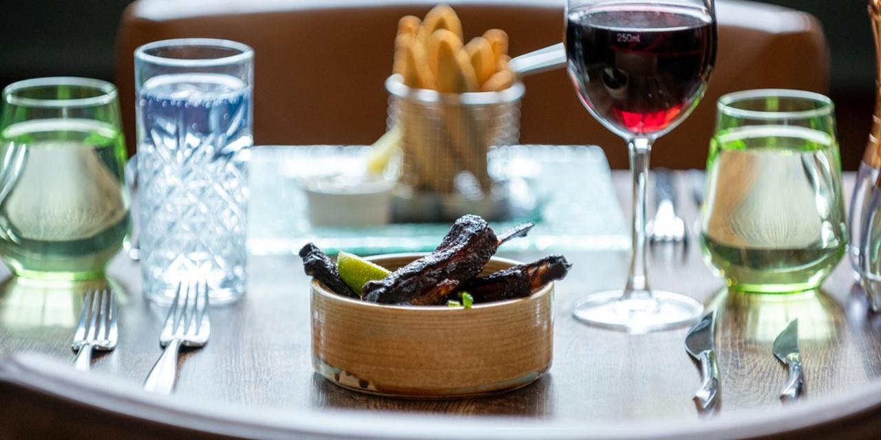 ניוברי The Chequers Hotel מראה חיצוני תמונה