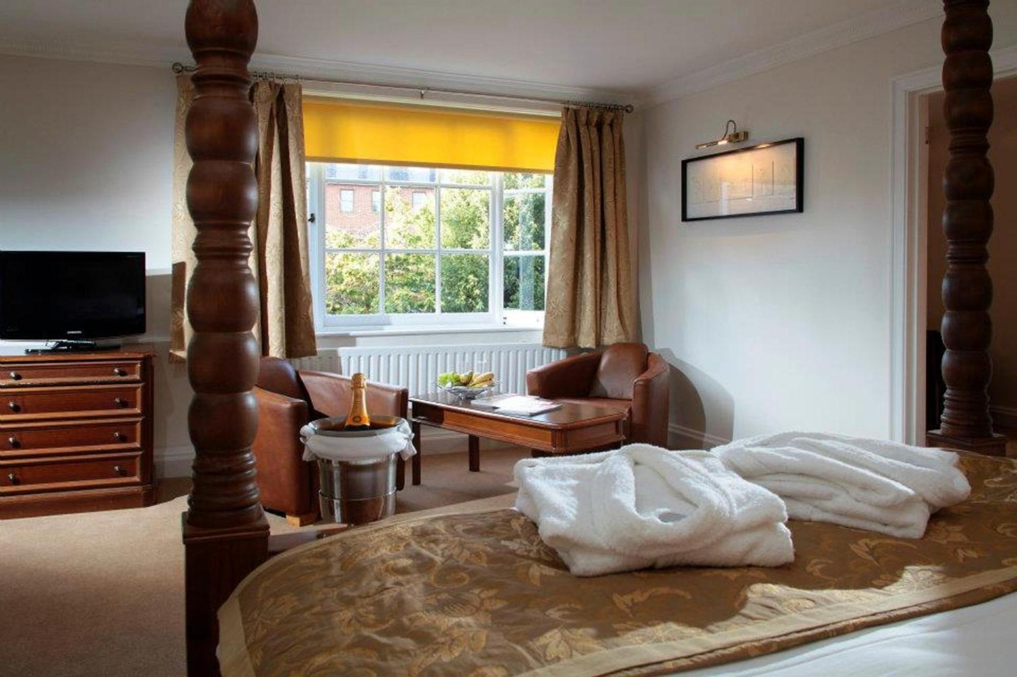 ניוברי The Chequers Hotel מראה חיצוני תמונה