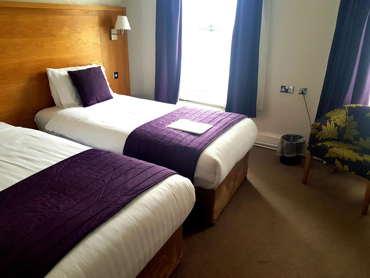 ניוברי The Chequers Hotel מראה חיצוני תמונה